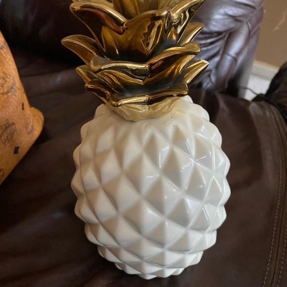 Home Decore accessory pineapple centerpieces - Picture 2 of 3